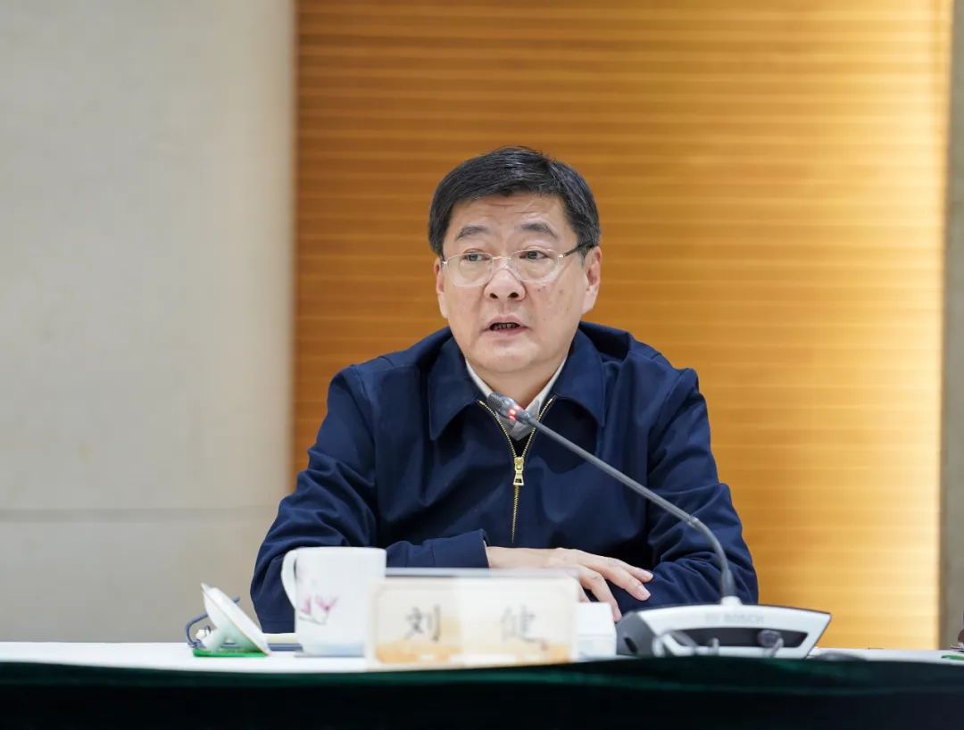 区委书记刘健,区委副书记,区长李泽龙,申能集团党委书记,董事长黄迪南