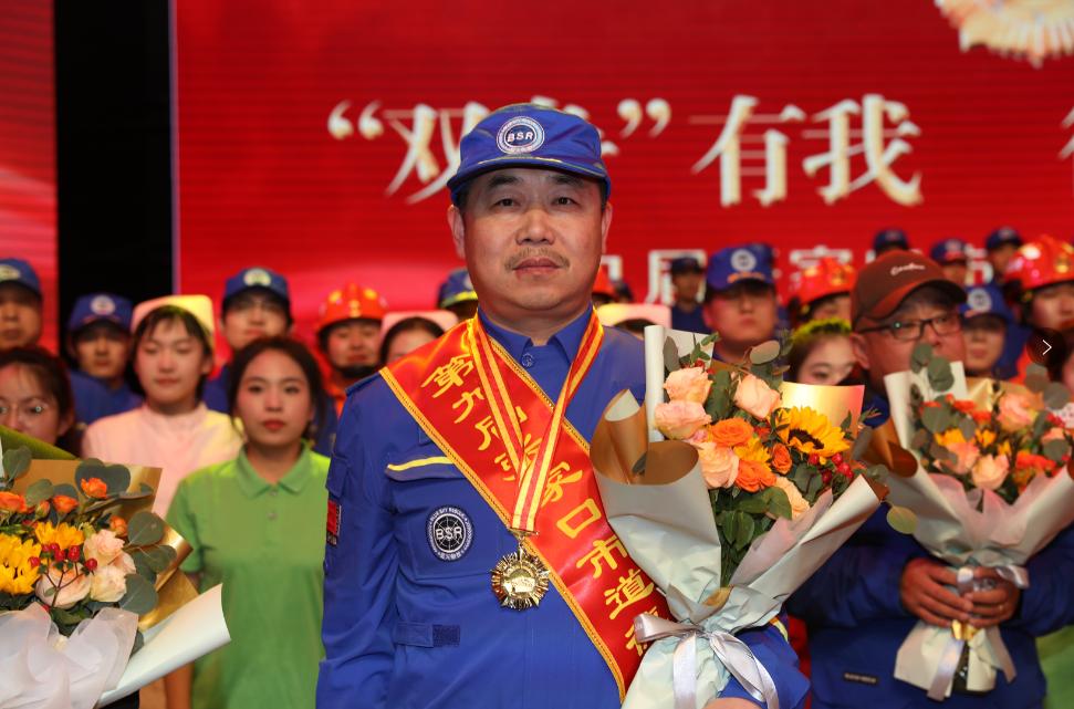 第九届张家口市道德模范事迹展播——【助人为乐模范】白文龙_澎湃号