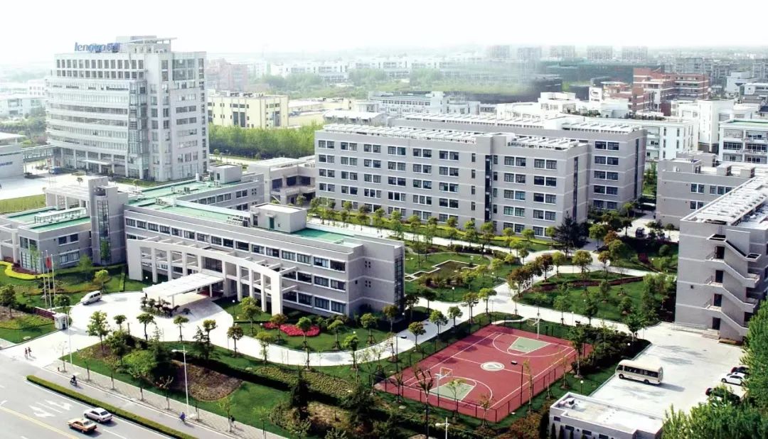 却阴差阳错来到了复旦大学物理二系放射化学专业,从此开始了化学研究