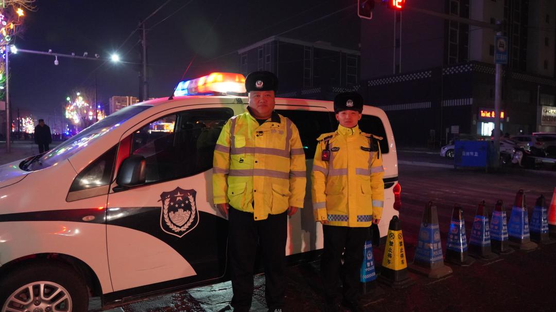 洮南交巡警护航传统民俗活动保平安