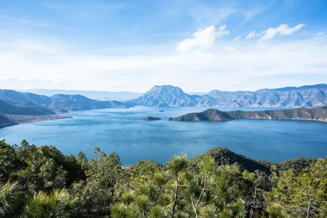 泸沽湖畔一道"藏蓝微光"_澎湃号·政务_澎湃新闻-the paper