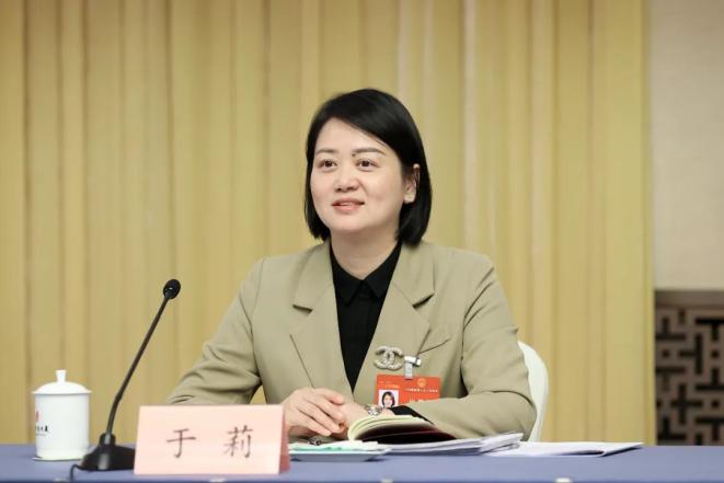 全国人大代表,河南省汝州市家家靓家政服务有限公司总经理于莉表示:"