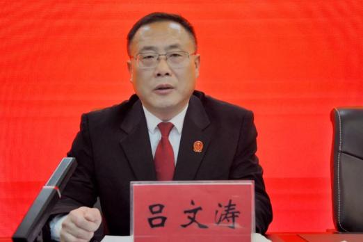 会上,党组成员,政治部主任王治通报了淇滨区法院1