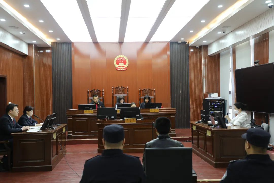 【审判动态】乌拉特前旗人民法院公开开庭审理盗窃金店案