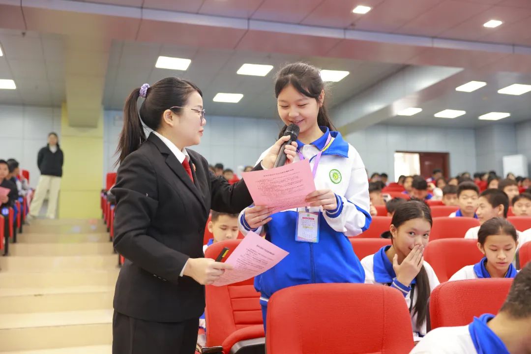 绽放巾帼芳华丨钦州中院与市委政法委,市妇联,市法学会开展"三八"国际