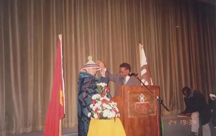 两国关系不断发展所作的积极贡献,称我是莱索托政府和人民的好朋友,真