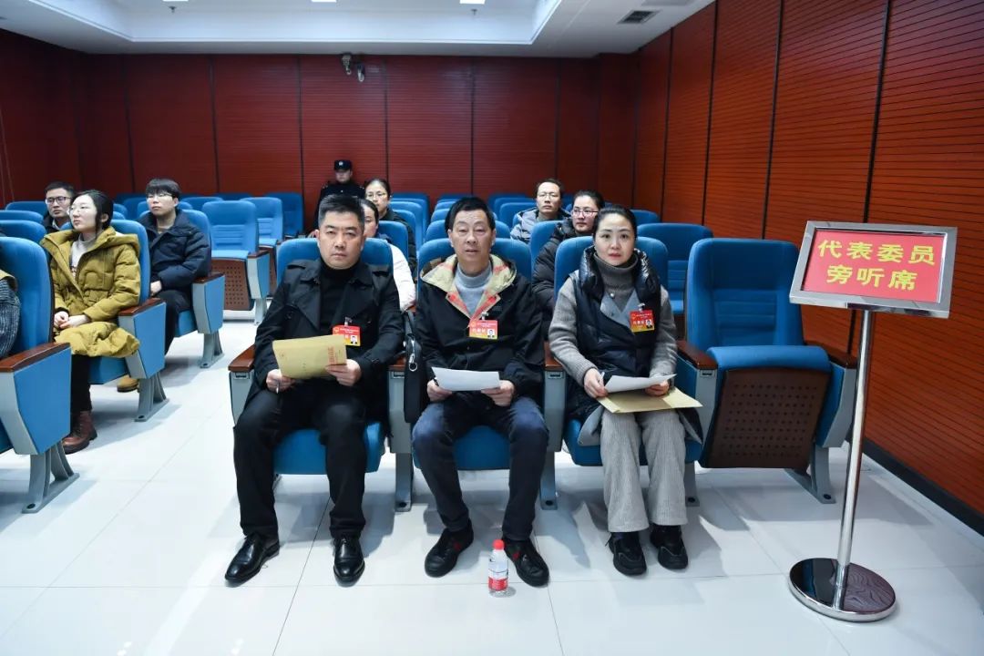 人大代表观摩庭审阳光司法助力调解