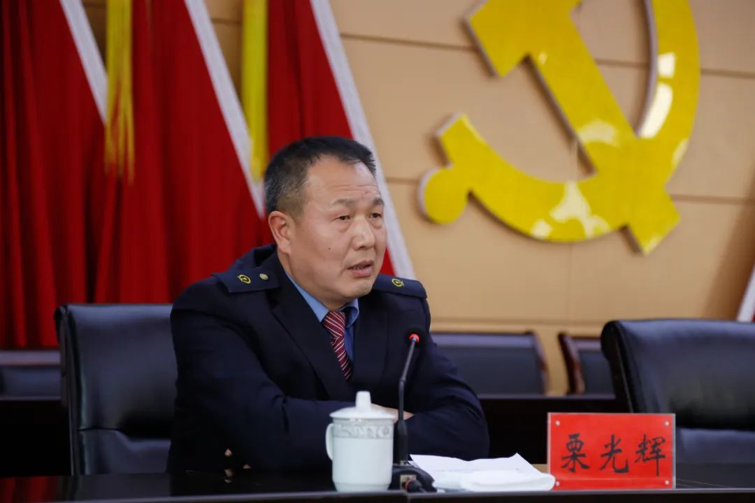 运用车间动车组司机李永东和"2023·星耀家园年度榜样"的商丘车站客