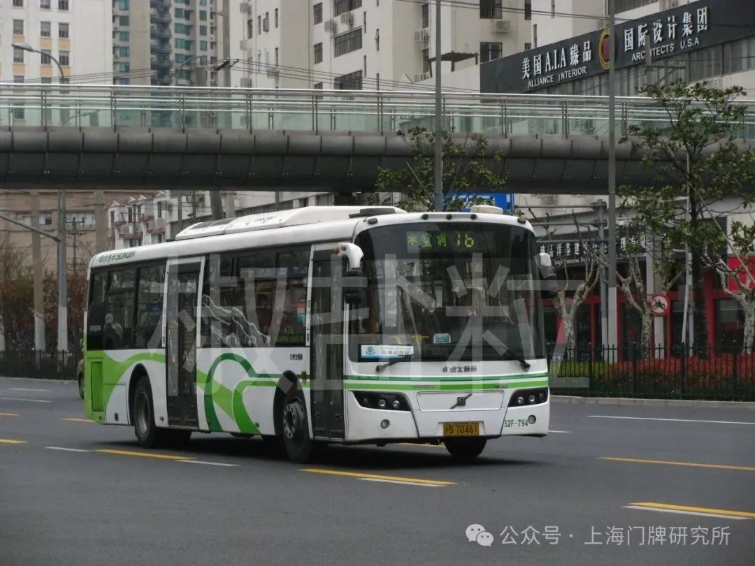 76路swb6100v5(s0e)型客车,凯旋路(魏家钧 摄,2010)76路swb6120v4(s2f