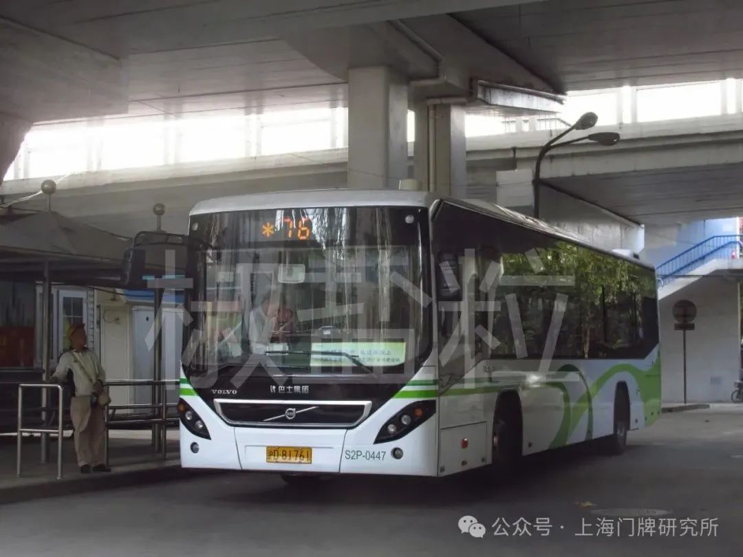76路swb6120v4(s2f)型客车,中潭路枢纽站(魏家钧 摄,2010)76路swb6120