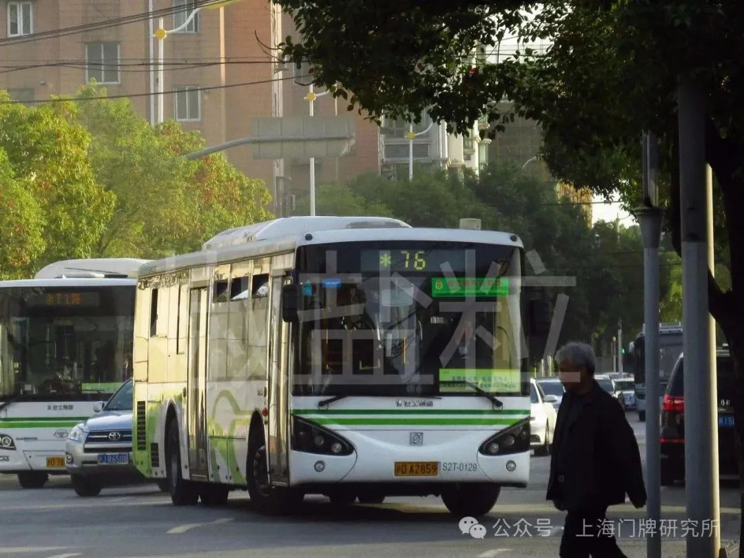 76路swb6127shev8(s2t)型客车,双流路(进场车,魏家钧 摄,2014)2015年
