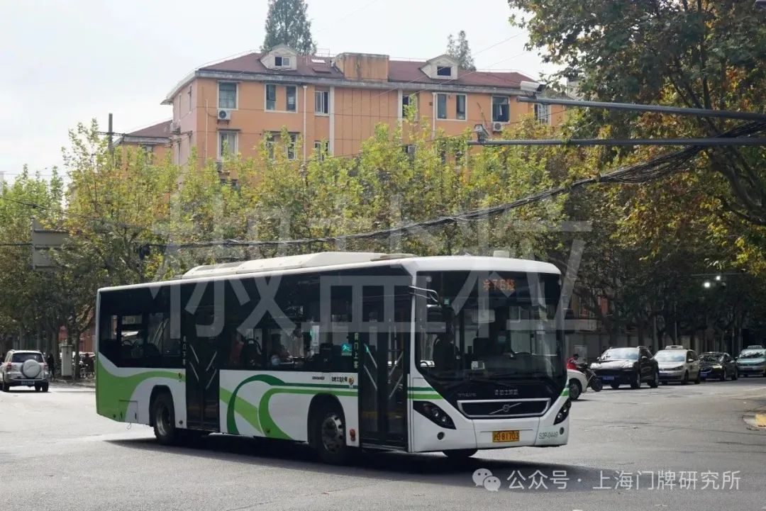 淮海西路(魏家钧 摄,2020)76路swb6129bev38(s2y)型客车,静安寺@南京