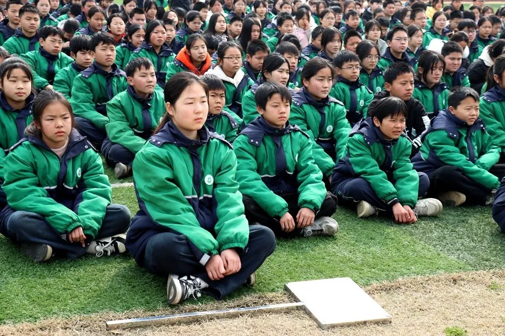 安乡法院春风送法进校园护航童心助成长