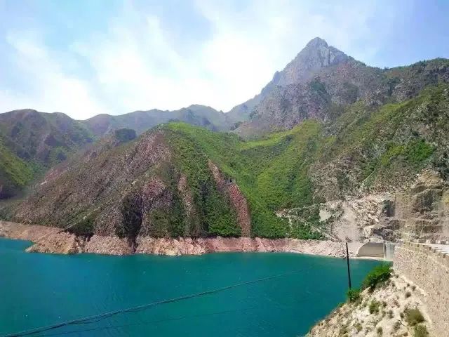 流连在河畔好似河畔跳动的音符跃动的精灵临洮之南 洮河岸畔排崖流丹