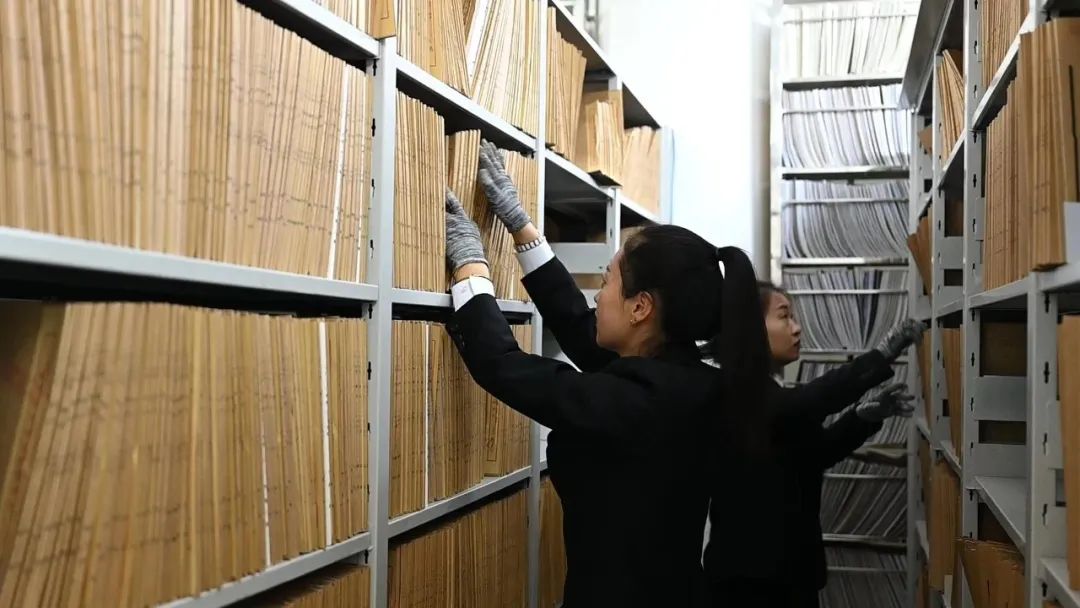 因此在档案整理的过程中,要始终把"细心"放在首位,尤其是档案材料的