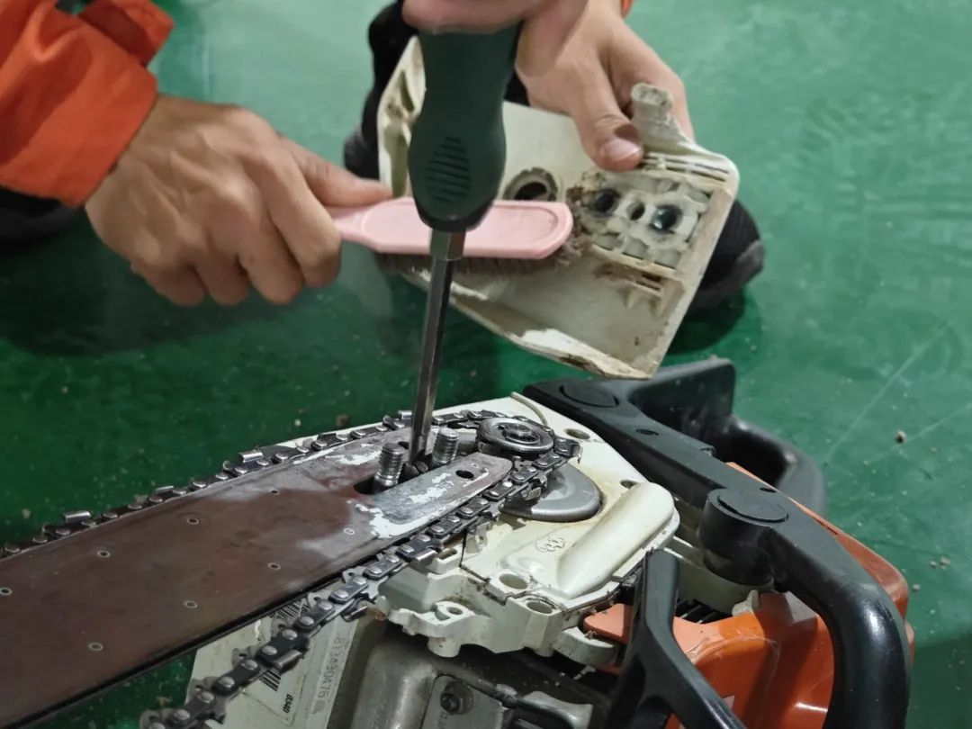 使用情况,采用"管,用,检,修"的方法,重点针对风力灭火机,水枪,油锯