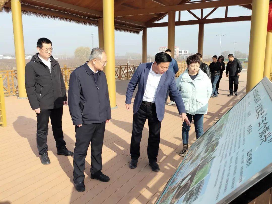 中国农业科学院果树研究所副所长仇贵生一行到雄州梨