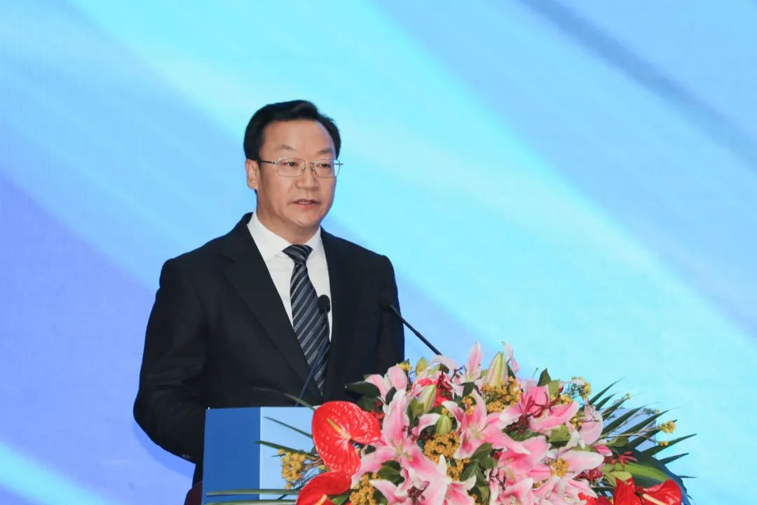 市委副书记,市长白振海主持活动.