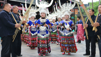 贵州苗族服饰：多彩的文化传承——苗族服饰的银饰之美