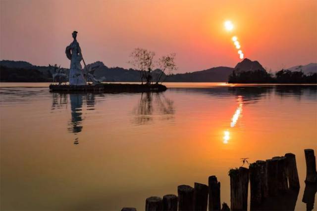 吴勇强 摄"卧佛观天",是肇庆七星岩二十景之一.