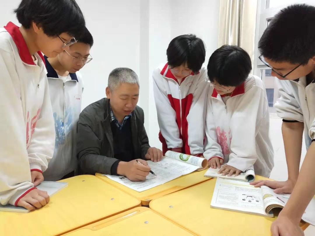 他是峰峰教坛的卓越师者_澎湃号·政务_澎湃新闻-the paper