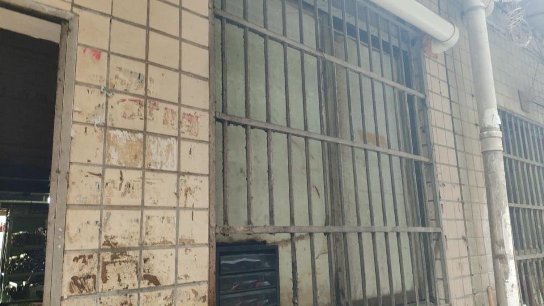 存在"三合一"现象,阁楼设置床位,常住2人长沙市天心区许立平日用品商