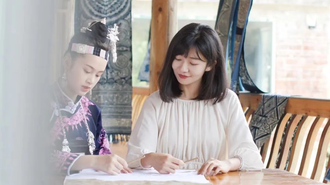 "账号,裂变出聚焦于古诗词垂直领域的"都靓的1001页"和分享生活vlog的