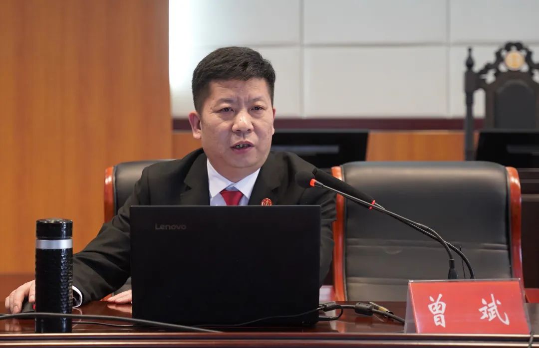 仪式结束后,刑事审判庭副庭长曾斌详细讲解了人民陪审员制度的发展