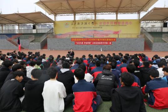 这是2024年3月13日上午,正阳法院刑事审判庭法官走近正阳县高级中学以