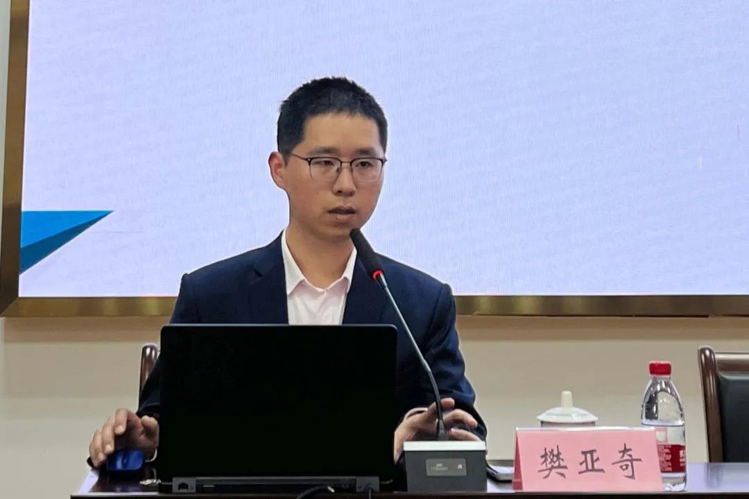 朱超结合《12348公共法律服务热线坐席接答规范》,对律师接听电话的