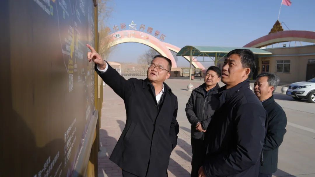 陆思东,王希海,贺进贤等县上领导一同调研.