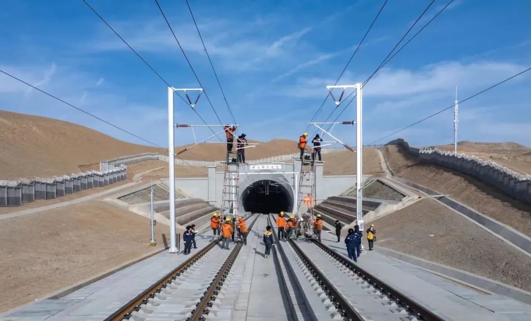 聚焦兰张高铁丨兰张高铁兰州至武威段牵引变电所开始送电试验_澎湃号