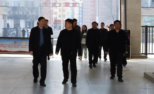 县人大常委会党组书记主任顾磊一行调研法院工作