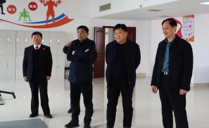 县人大常委会党组书记主任顾磊一行调研法院工作
