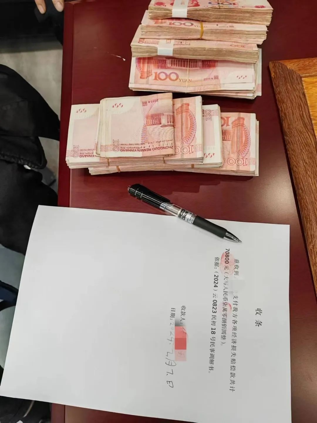 再从情,理,法三个层面向孟某释法明理,孟某当庭赔付了代某70800元现金