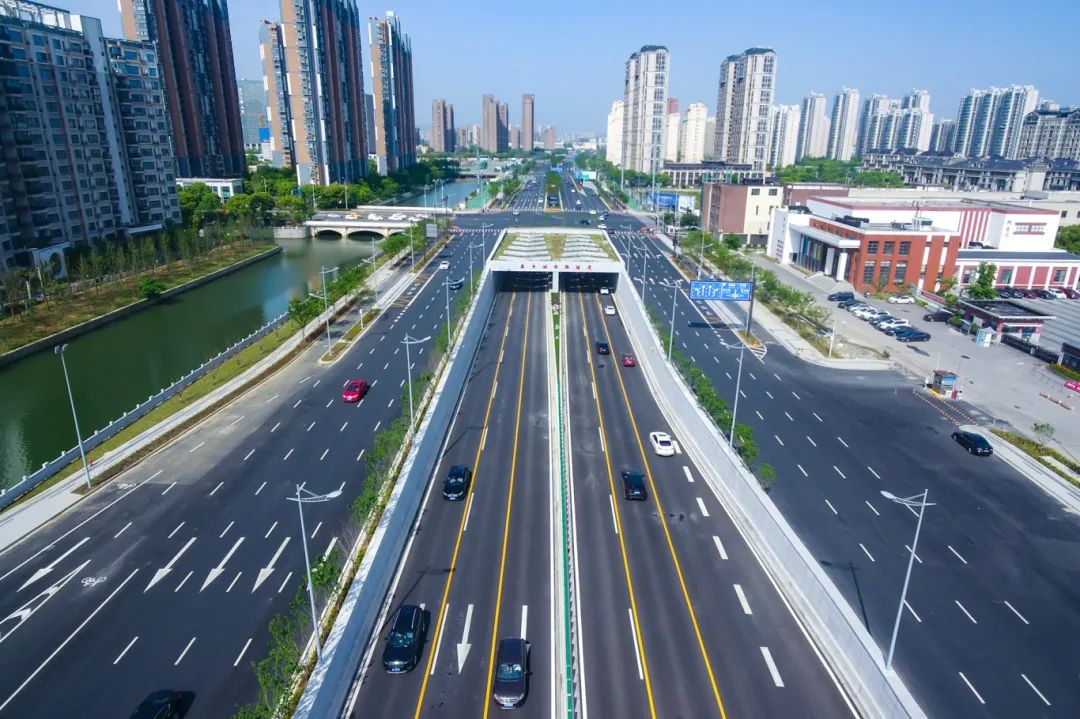 08中铁四局承建的苏州春申湖路快速化改造工程.