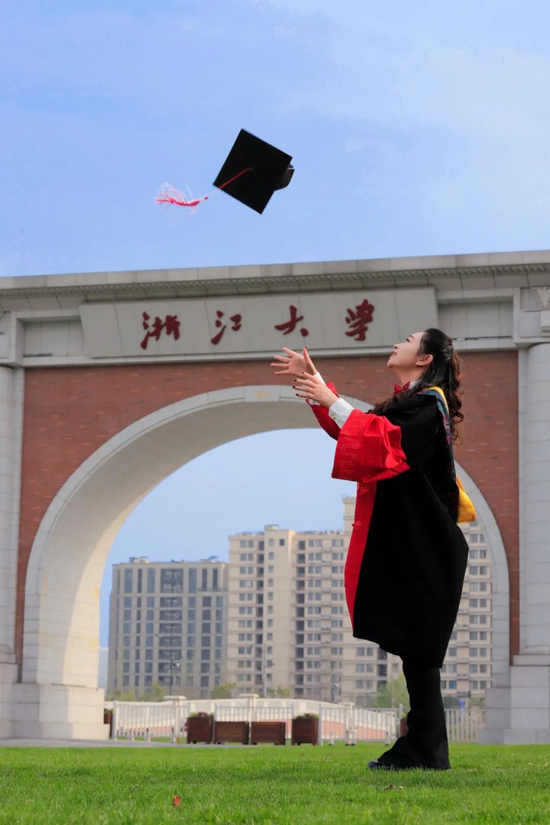 杨露:毕业后我来到华中科技大学管理学院工作,工作后科研的目标并没有