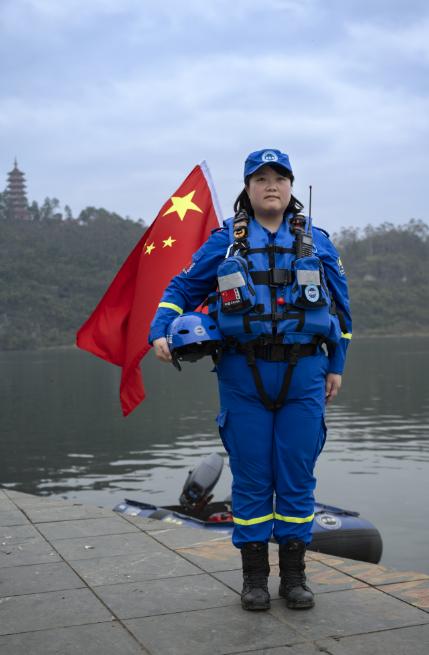 广西桂林市全州县的红色土地上活跃着一支蓝天救援队,廖雯是这支蓝天
