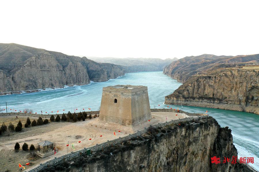 黄河呼和浩特段即将开河 俯瞰冰面碧绿如玉相当壮观_澎湃号·媒体