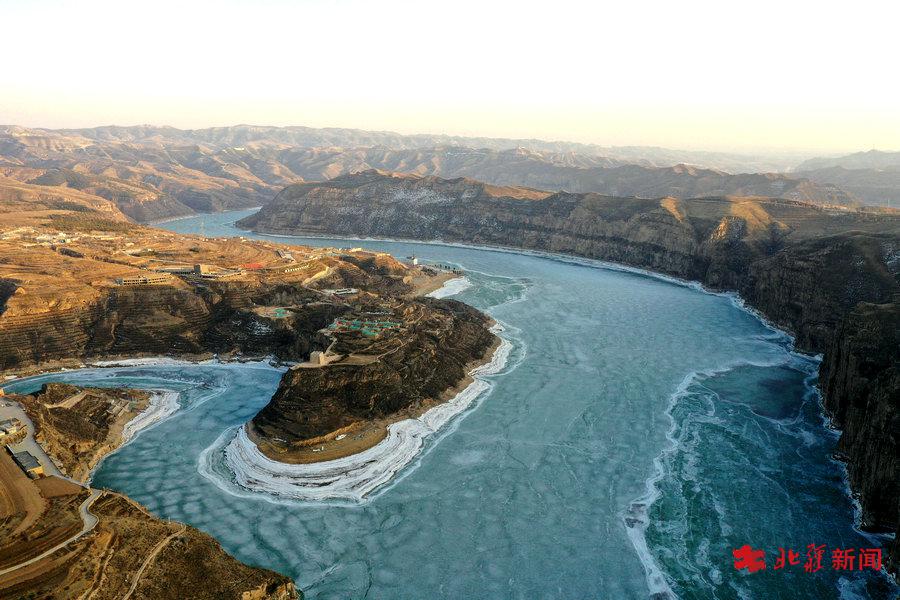 黄河呼和浩特段即将开河 俯瞰冰面碧绿如玉相当壮观_澎湃号·媒体