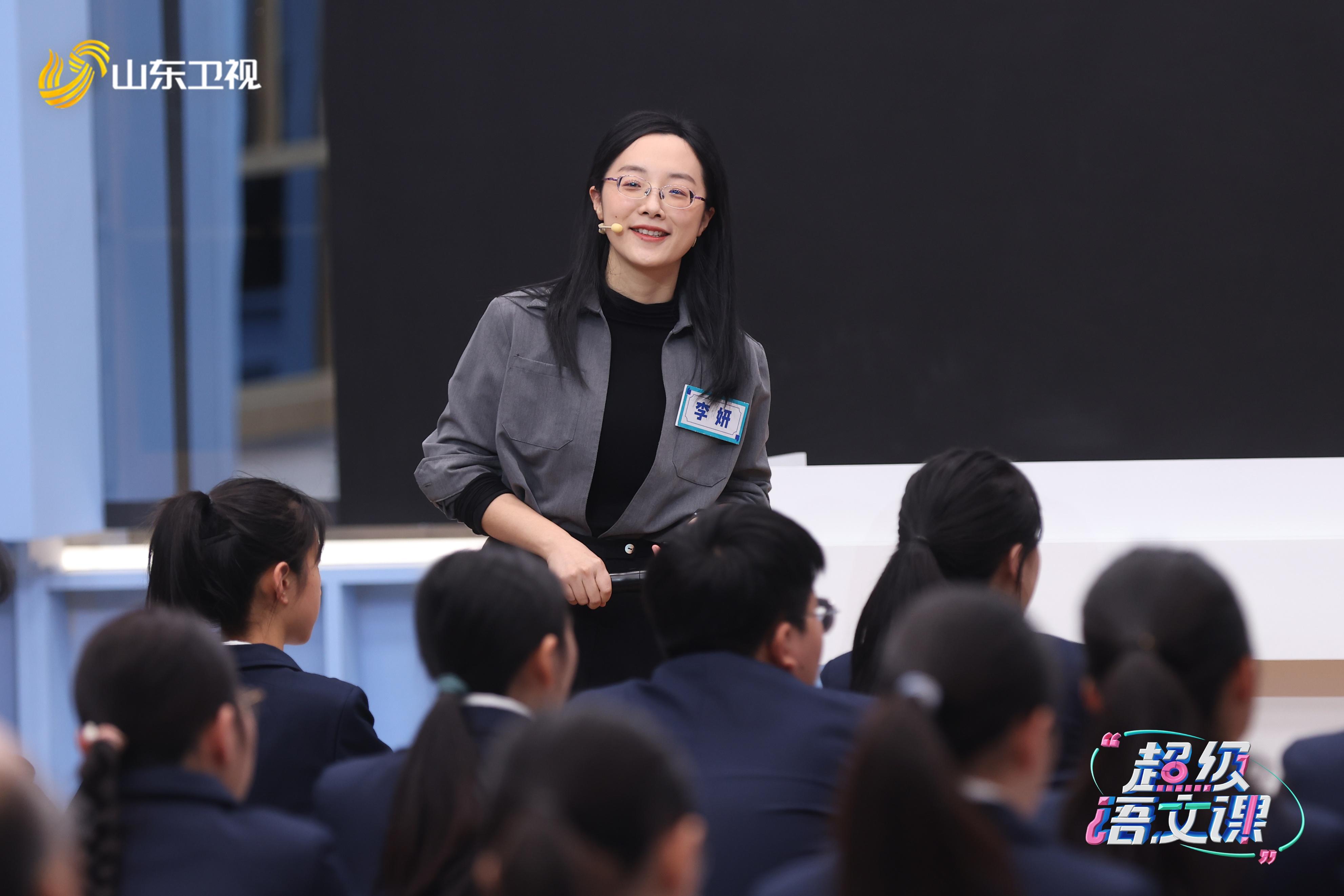 李妍老师从三重矛盾入手讲解《念奴娇·赤壁怀古》,阐述了苏轼的终极