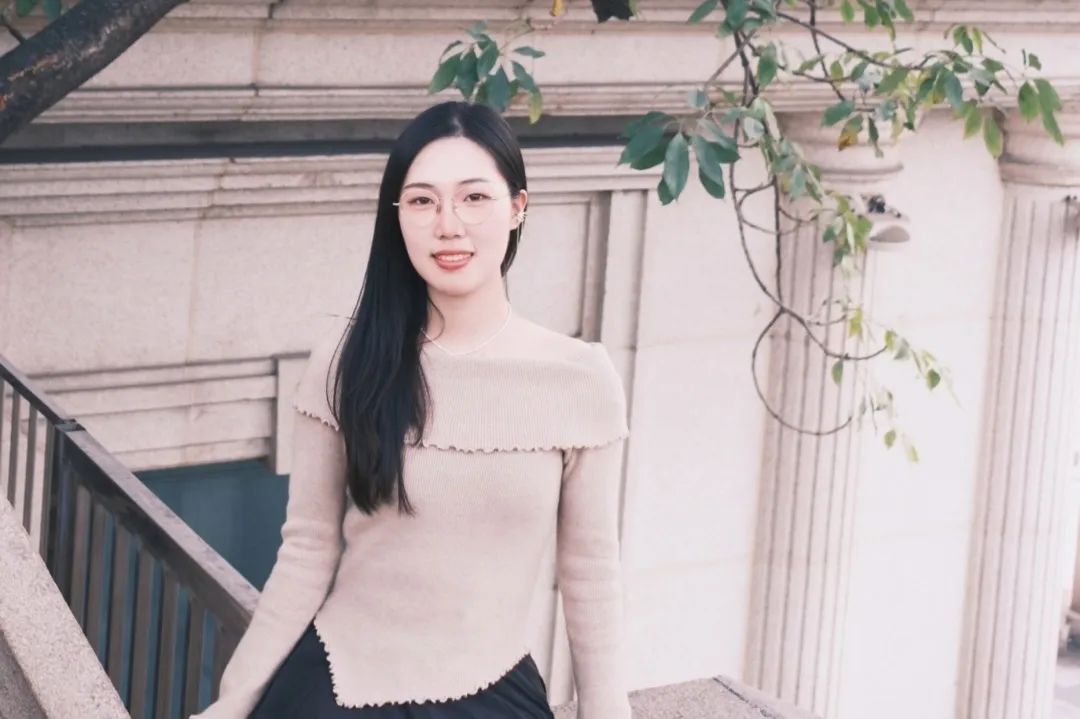 "吴小曼曾在学校"双一流"建设成果展为澳大利亚塔斯马尼亚大学校领导