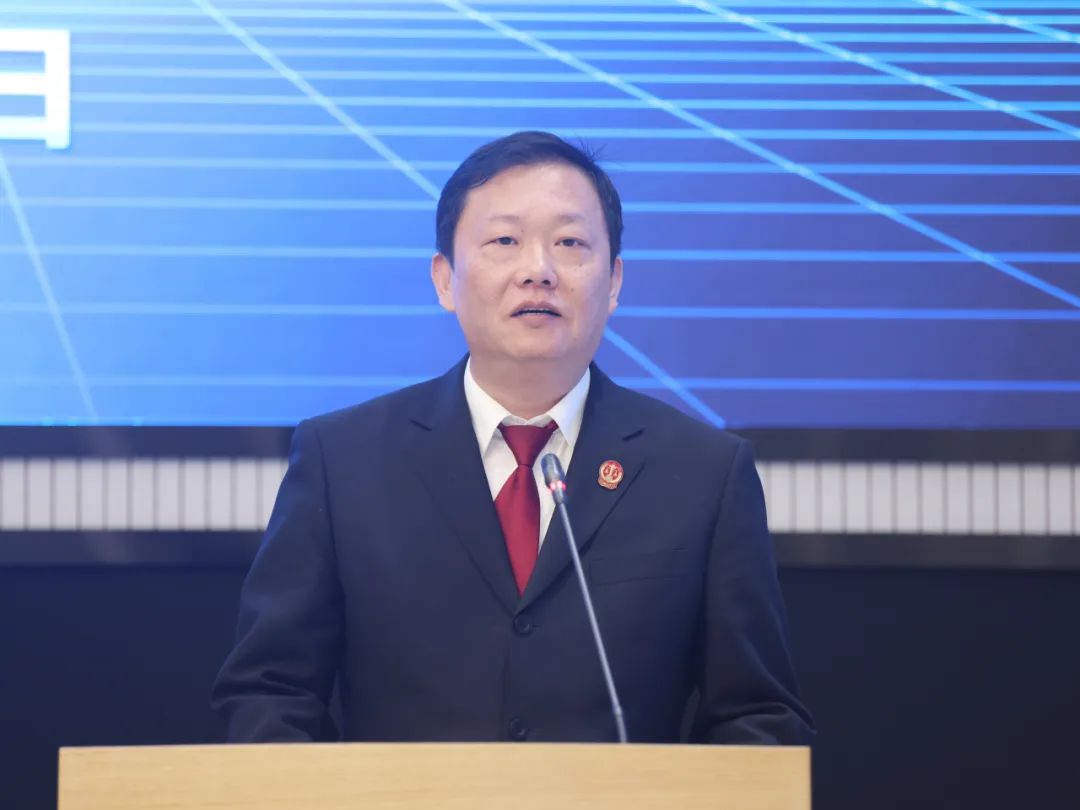 高院知产庭庭长刘军华作现场汇报高院民庭庭长余冬爱作现场汇报高院