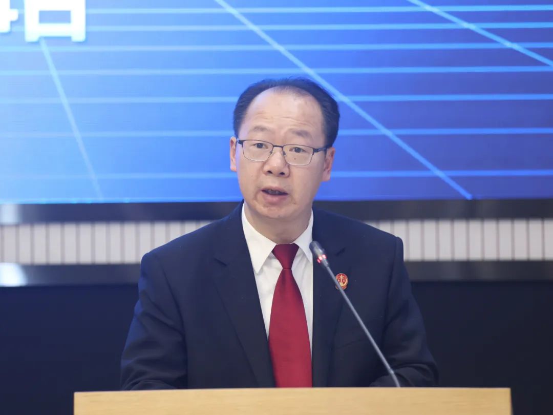 高院执行局局长钟明作现场汇报高院知产庭庭长刘军华作现场汇报高院民