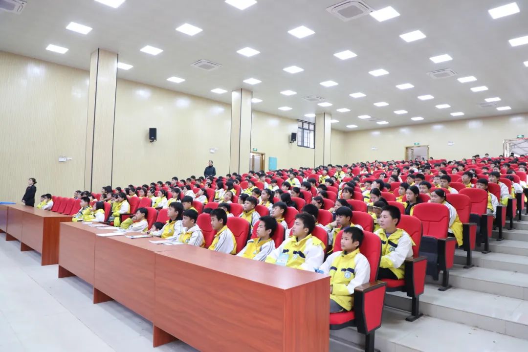 校园环境,3月14日,柳城法院刑事审判庭法治宣讲员来到柳城县文昌中学