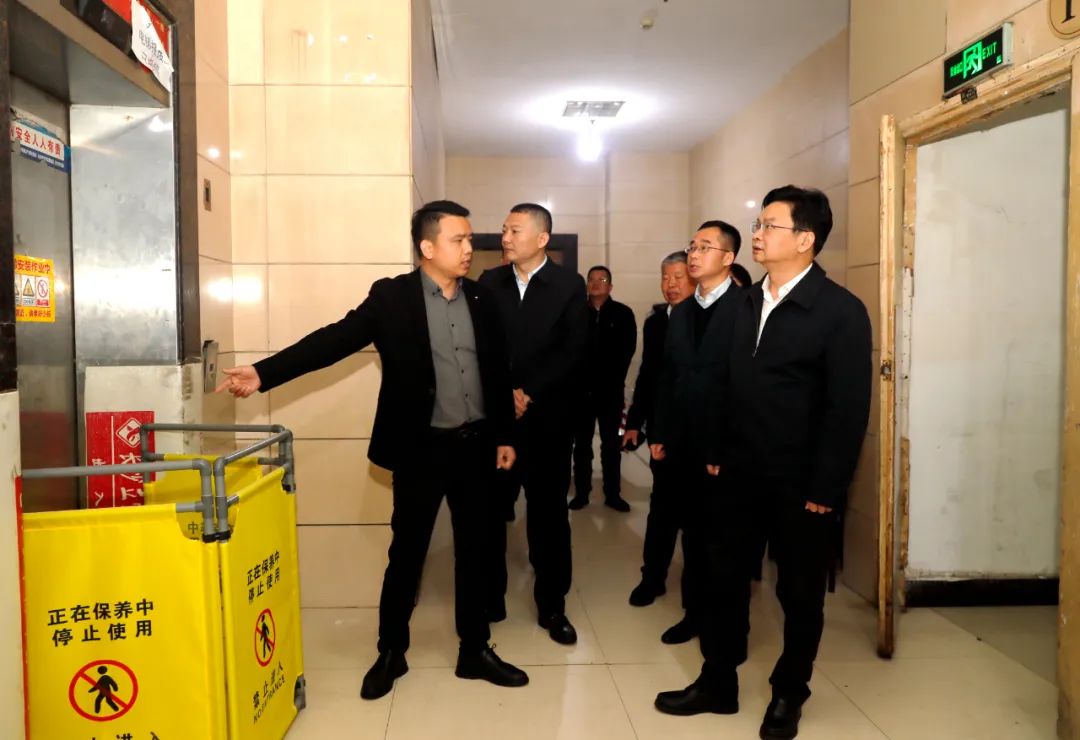 3月15日下午,天心区委书记吴新伟调研文源街道经济社会发展情况,看望