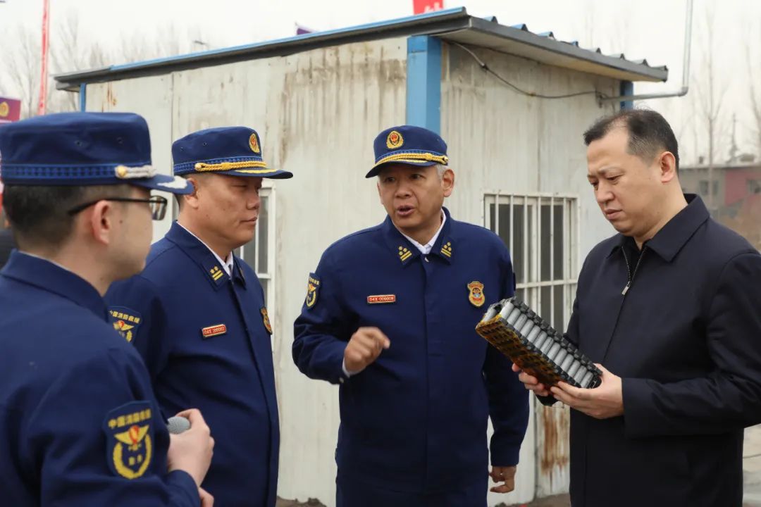 活动,省消防救援总队总工程师朱江,市委常委,常务副市长王渊出席活动