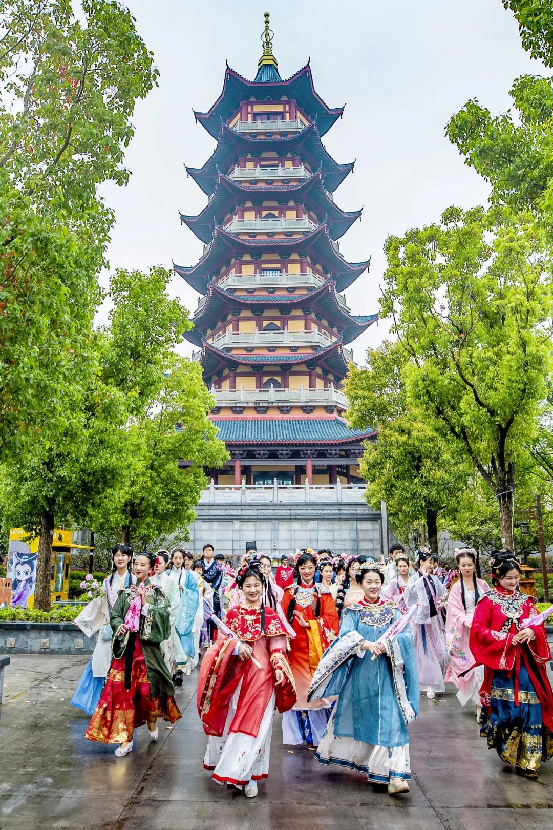 一条裙子卖出3亿，中国汉服第一城凭什么？