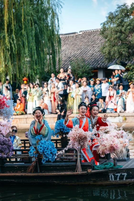 一条裙子卖出3亿，中国汉服第一城凭什么？