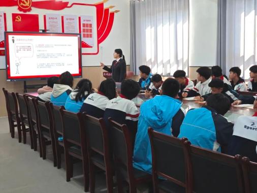 以法之名,护你前行|容城法院法治副校长走进野桥中学